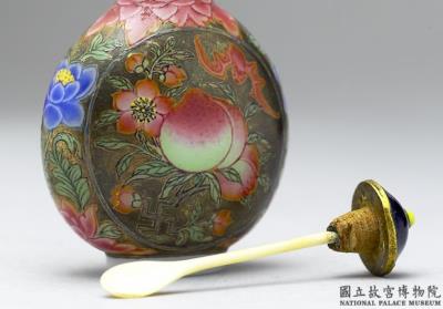 图片[2]-Glass-body painted enamel snuff bottle with auspicious symbols of prosperity and longevity, Qing dynasty, Qianlong reign (1736-1795)-China Archive